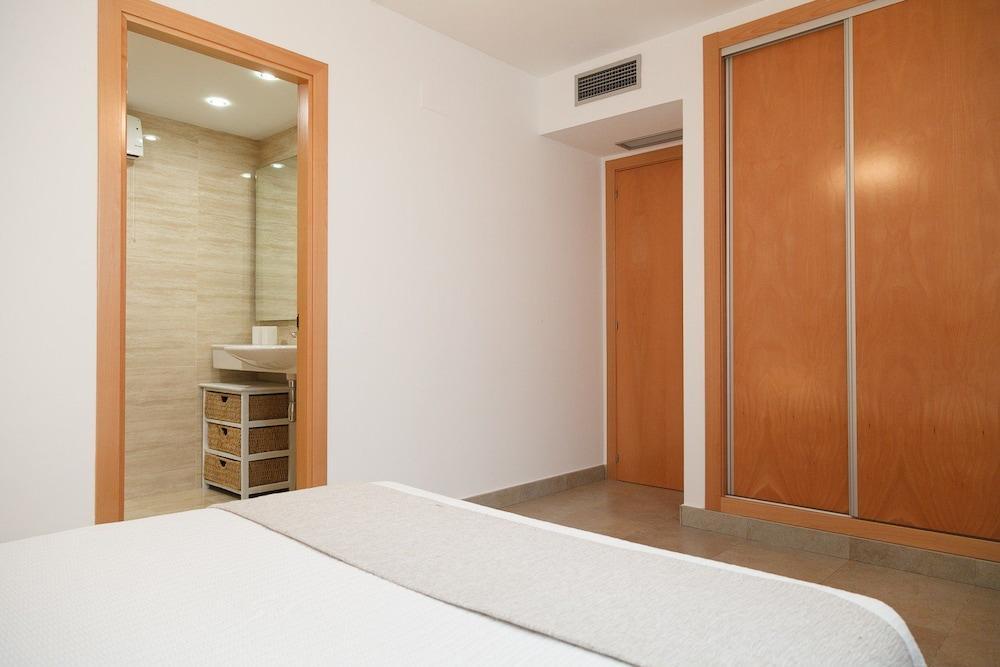 Uhc Mar Augusta Family Complex Apartment กัมบริลส์ ภายนอก รูปภาพ