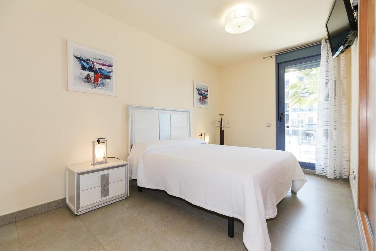 Uhc Mar Augusta Family Complex Apartment กัมบริลส์ ภายนอก รูปภาพ