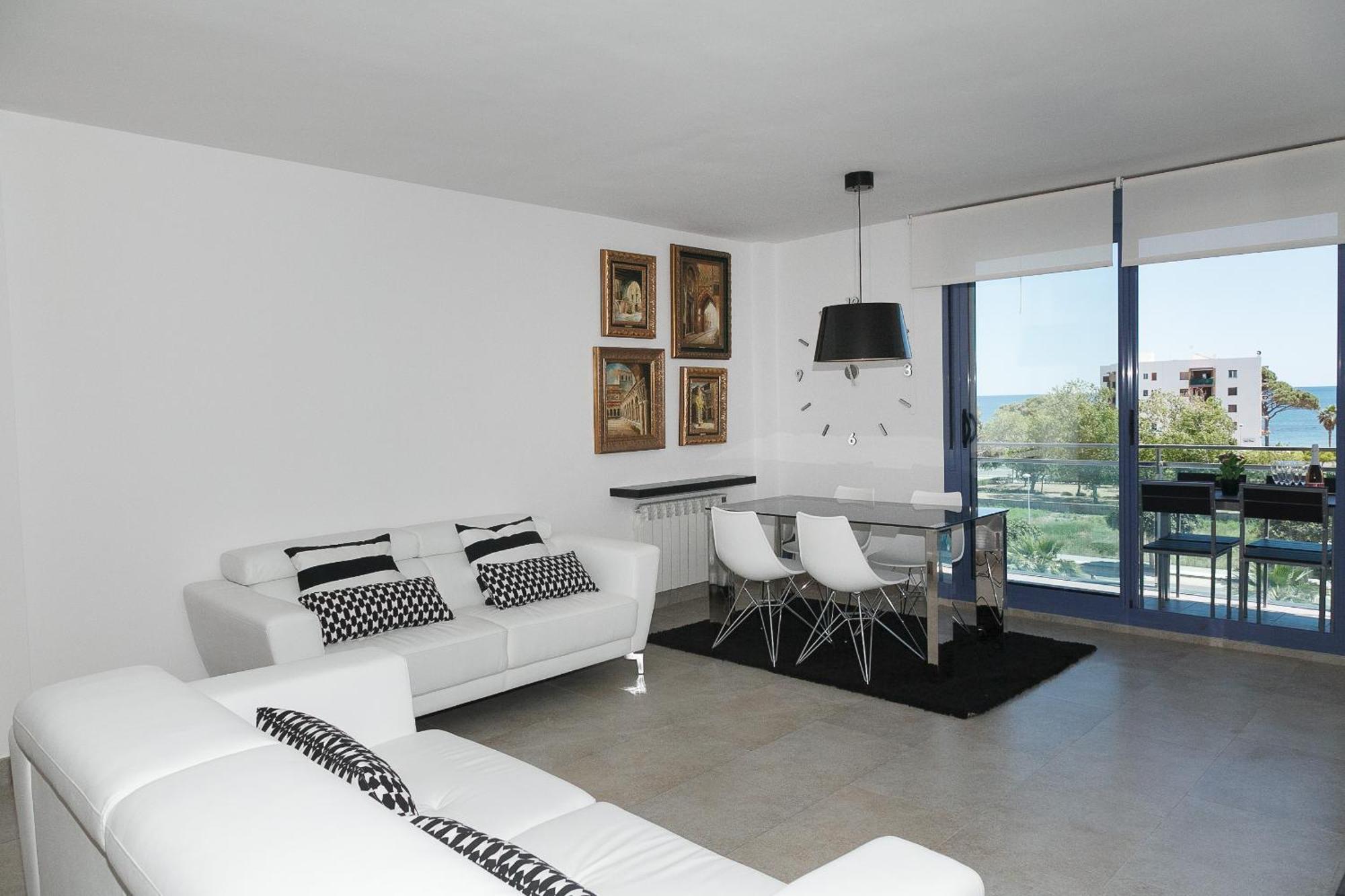 Uhc Mar Augusta Family Complex Apartment กัมบริลส์ ภายนอก รูปภาพ