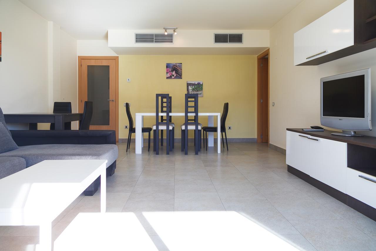 Uhc Mar Augusta Family Complex Apartment กัมบริลส์ ภายนอก รูปภาพ