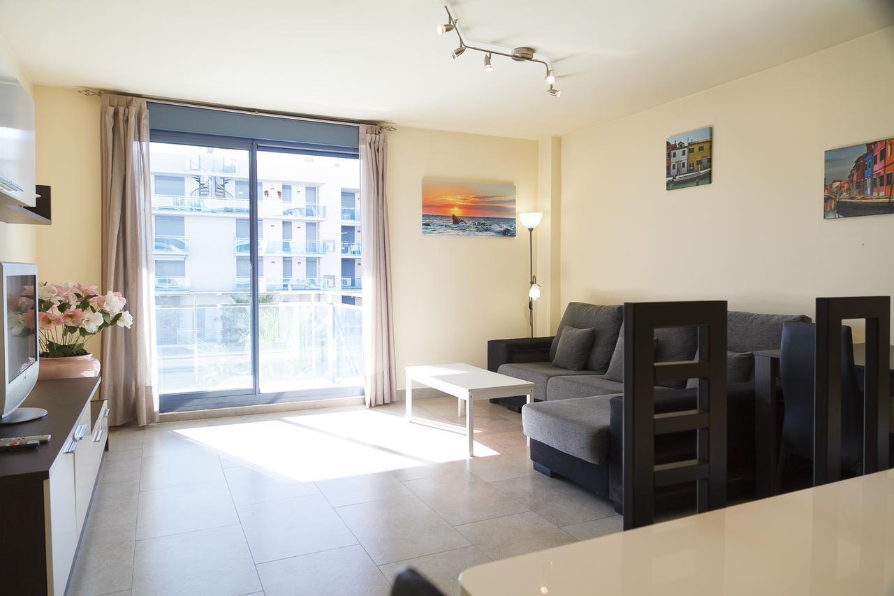 Uhc Mar Augusta Family Complex Apartment กัมบริลส์ ภายนอก รูปภาพ