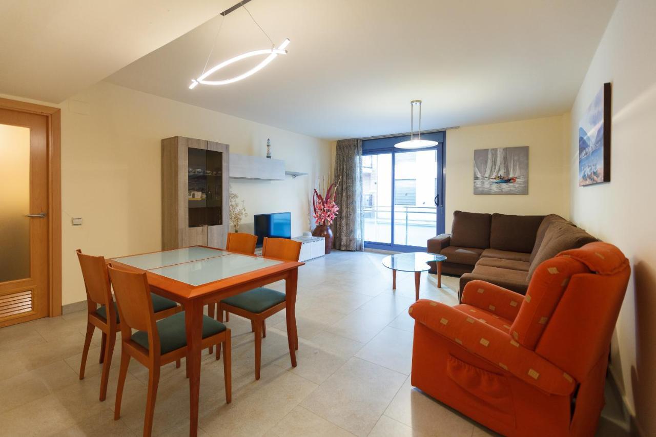 Uhc Mar Augusta Family Complex Apartment กัมบริลส์ ภายนอก รูปภาพ