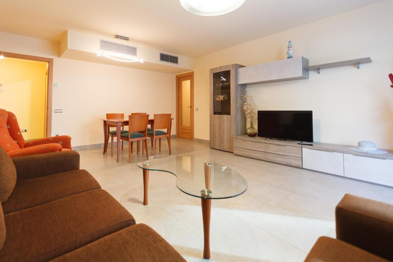 Uhc Mar Augusta Family Complex Apartment กัมบริลส์ ภายนอก รูปภาพ